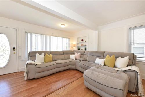 120 194th St, Saint Albans, NY, 11412-3714 | Card Image