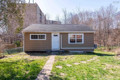 116 Coronation Ave, Halifax, NS, B3N2N1 | Card Image