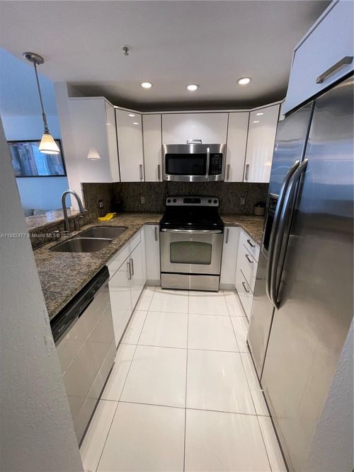 apt-2413-185 Se 14th Ter, Miami, FL, 33131-3421 | Card Image