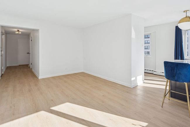APT-906 - 700 W Bittersweet Pl, Condo with 2 bedrooms, 1 bathrooms and 2 parking in CHICAGO IL | Image 8