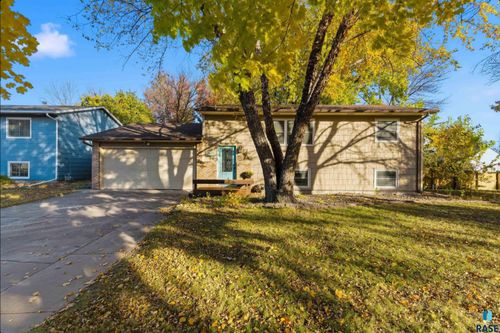 1912 S Hunters Cir Circle, Sioux Falls, SD, 57103-4161 | Card Image