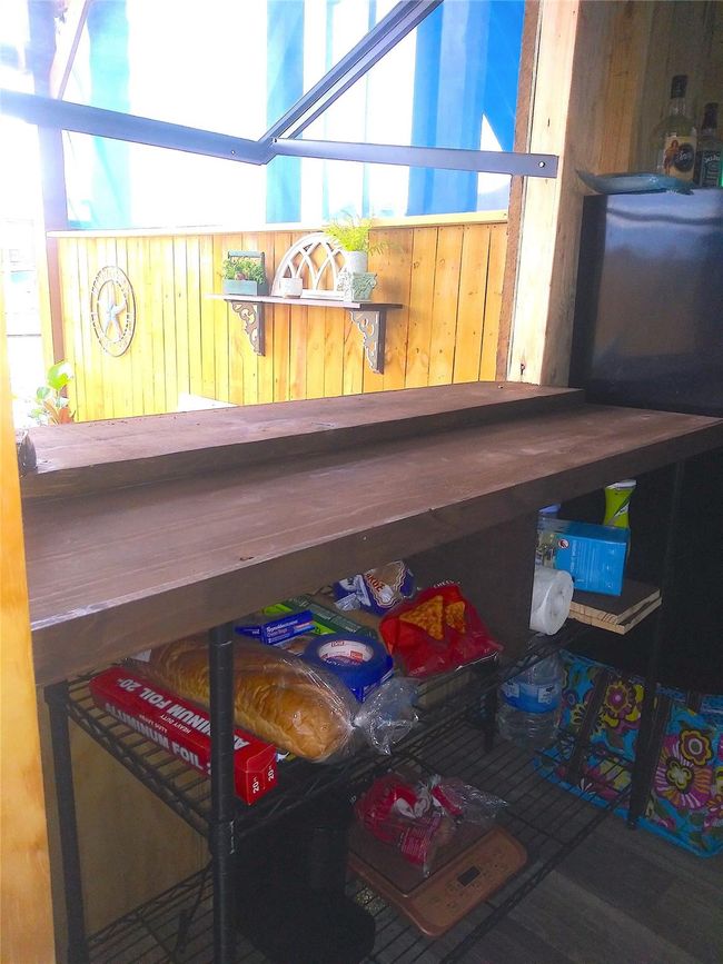 Food prep area with riser window | Image 18