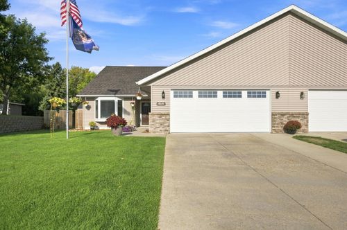1815 Bridgeview Blvd, Detroit Lakes, MN, 56501-4827 | Card Image