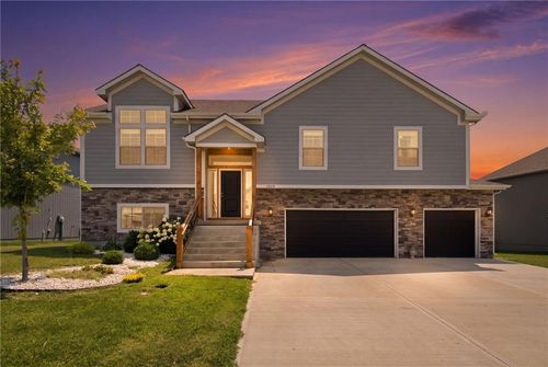 16029 Craig St, Basehor, KS, 66007-7706 | Card Image