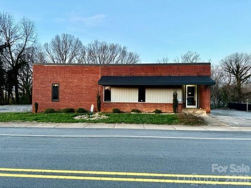 706 Main Ave Nw, Hickory, NC, 28601-6021 | Card Image