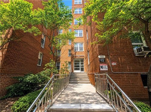 2e-701 Gerald Court, Brooklyn, NY, 11235 | Card Image