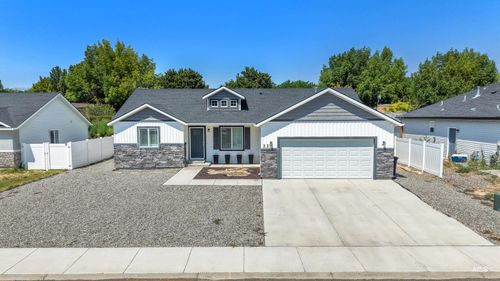 220 Pine Ave, Hansen, ID, 83334-7705 | Card Image