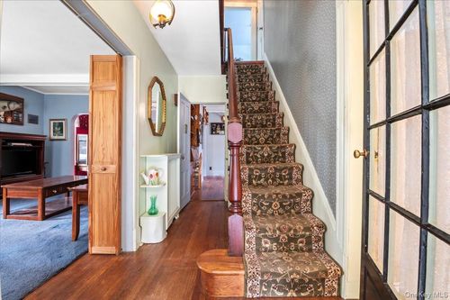 88 Coles St, Glen Cove, NY, 11542-2327 | Card Image