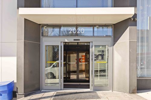 827-2020 Bathurst St, York, ON, M5P0A6 | Card Image