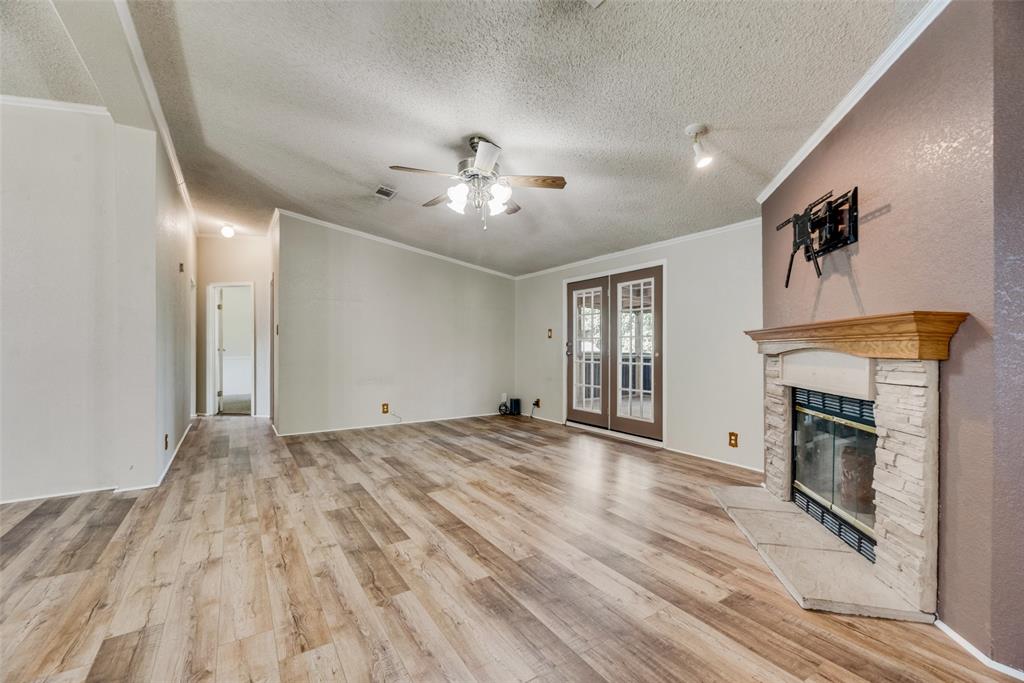 Meadowview St, Alvarado, TX 76009