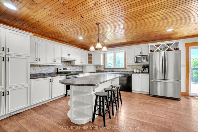 1258 Shannon Rd, House other with 4 bedrooms, 3 bathrooms and 25 parking in Plainfield ON | Image 6
