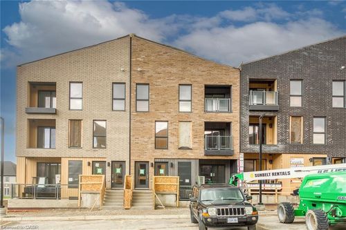 c017-10 Urbane Blvd, Kitchener, ON, N2E0C8 | Card Image