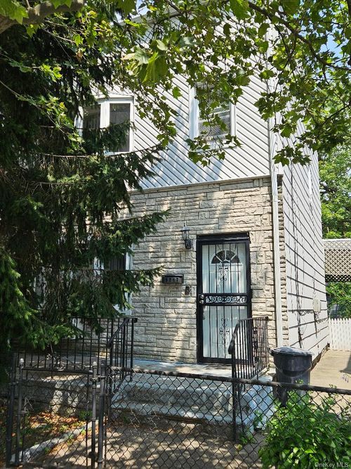 9717 90th St, Ozone Park, NY, 11416-2210 | Card Image