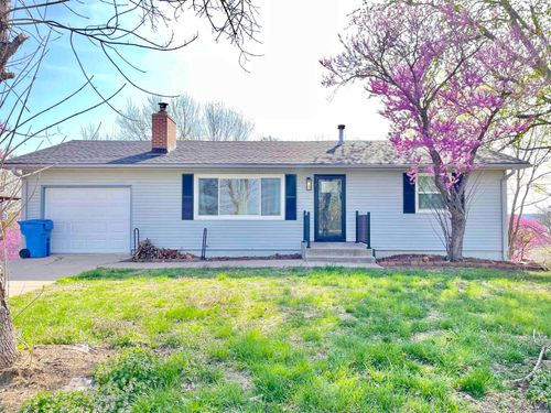 524 Sioux Dr, Ozawkie, KS, 66070-9556 | Card Image