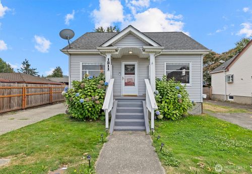 1211 N 3rd St, Renton, WA, 98057-5736 | Card Image