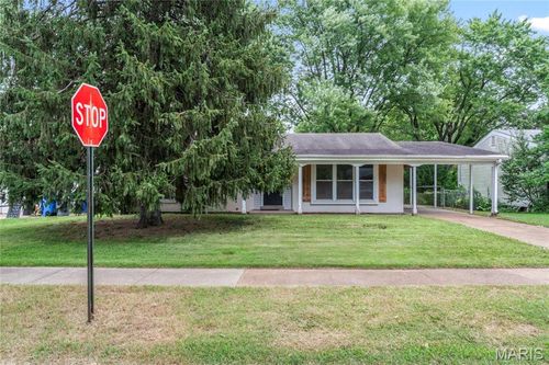 1480 Burning Tree Dr, Florissant, MO, 63033-2110 | Card Image