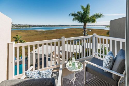 unit-p13-3991 Crown Point Dr, San Diego, CA, 92109-6108 | Card Image