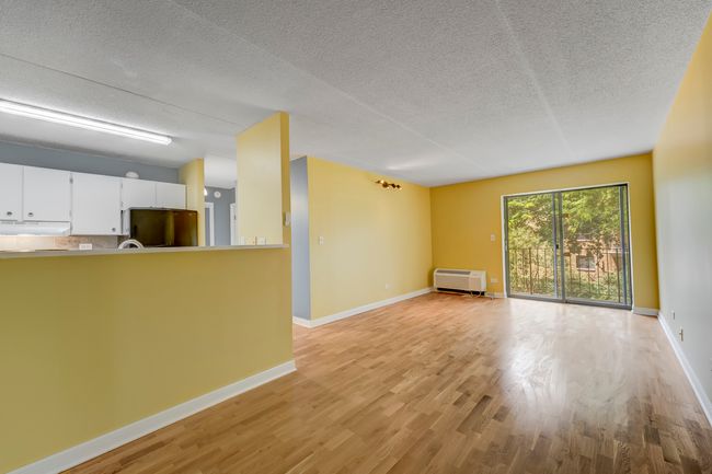APT-214 - 5550 Astor Ln, Condo with 2 bedrooms, 1 bathrooms and 2 parking in Rolling Meadows IL | Image 5