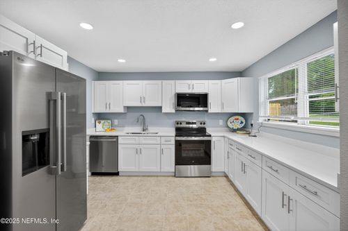6952 Goldilocks Ln, Jacksonville, FL, 32210-3614 | Card Image