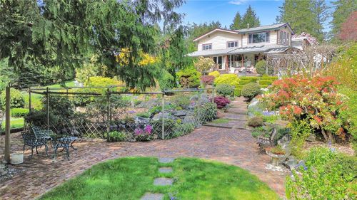 697 Crestwood Rd, Gabriola, BC, V0R1X4 | Card Image
