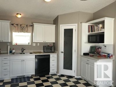 76 Wood And Garden Estate, House other with 3 bedrooms, 2 bathrooms and null parking in Vegreville AB | Image 2