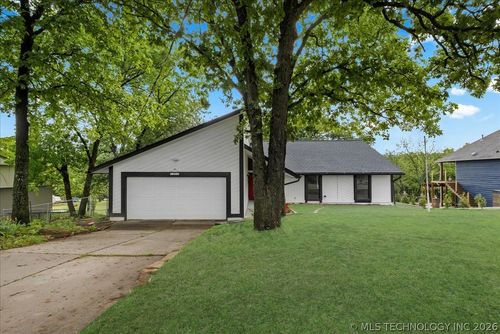 9435 S 33rd West Ave, Tulsa, OK, 74132-3810 | Card Image