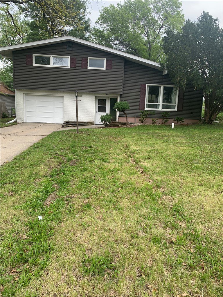 Grand St, Chariton, IA 50049