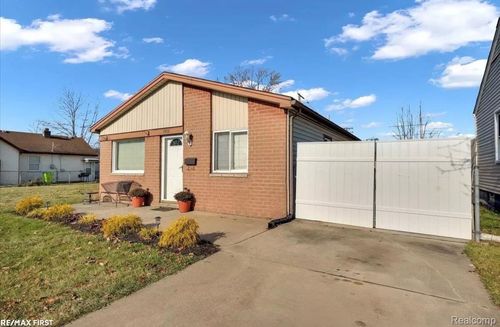 19331 Meier St, Roseville, MI, 48066-3050 | Card Image