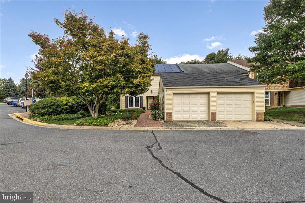 Chatteroy Pl, Montgomery Village, MD 20886