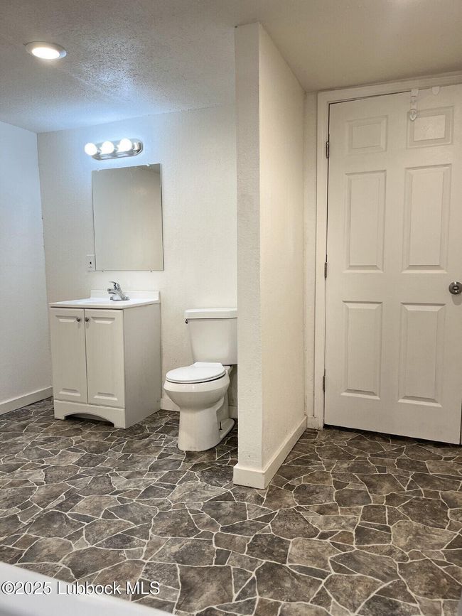 REAR - 2208 20 Th St, House other with 1 bedrooms, 1 bathrooms and null parking in Lubbock TX | Image 8