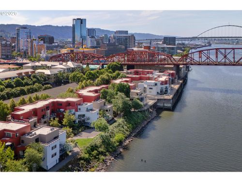 j25-920 Nw Naito Pkwy, Portland, OR, 97209 | Card Image