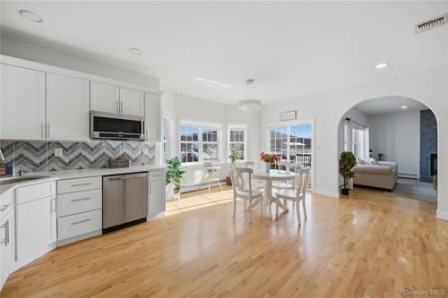 4 Picnic Woods Rd, Clintondale, NY, 12515-5104 | Card Image