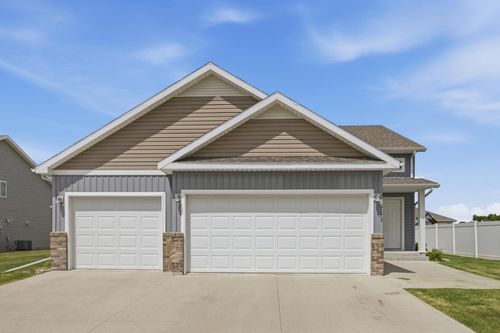 6073 Autumn Dr S, Fargo, ND, 58104-7656 | Card Image