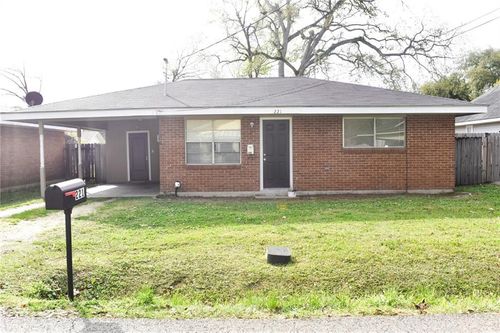 221 Grove St, Ponchatoula, LA, 70454-3817 | Card Image