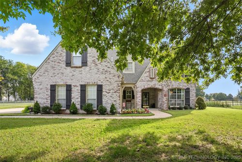 8219 N 175th East Ave, Owasso, OK, 74055-5643 | Card Image