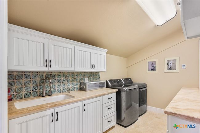 2133 W Maple St, House other with 4 bedrooms, 5 bathrooms and null parking in Port O Connor TX | Image 15
