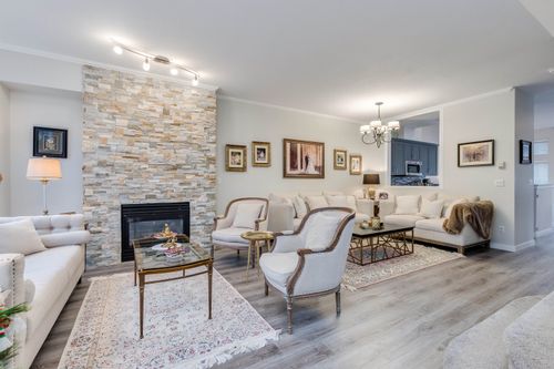 4-233 E 6th St, North Vancouver, BC, V7L1P4 | Card Image