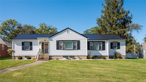 2033 Normandy Cir, Zanesville, OH, 43701-2140 | Card Image