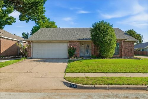 2500 Galemeadow Dr, Fort Worth, TX, 76123-1122 | Card Image