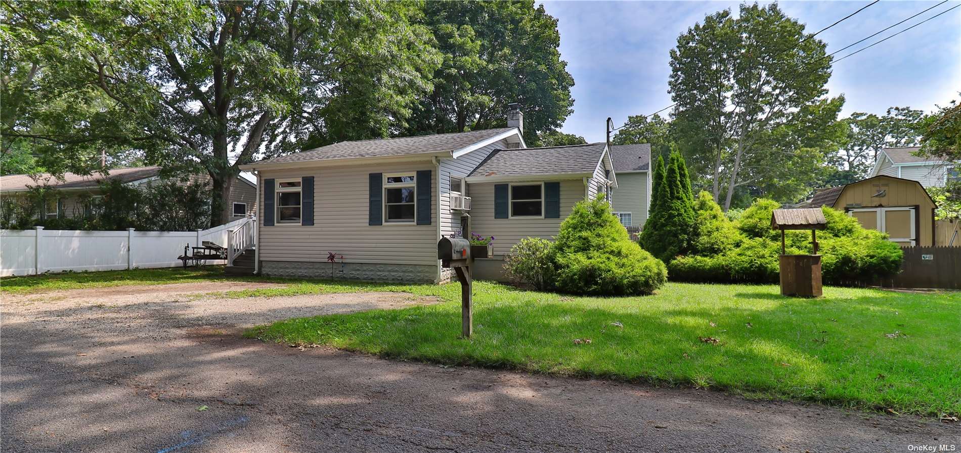 Oxford Pl, Ronkonkoma, NY 11779