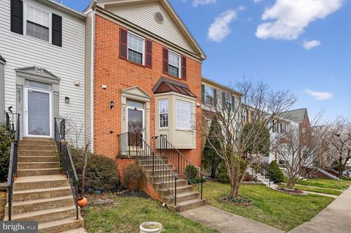 6739 Rockledge Pl, CENTREVILLE, VA, 20121-2553 | Card Image