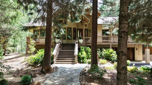38 Meadow Ln, Shady Cove, OR, 97539-9735 | Card Image