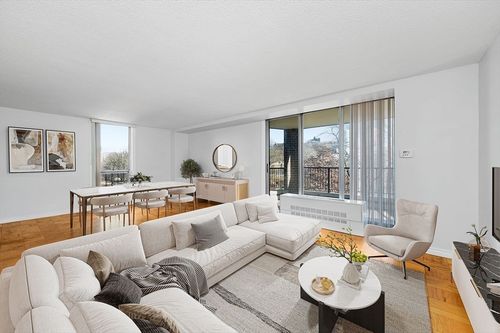 apt-401-77 Pond Ave, Brookline, MA, 02445-7113 | Card Image