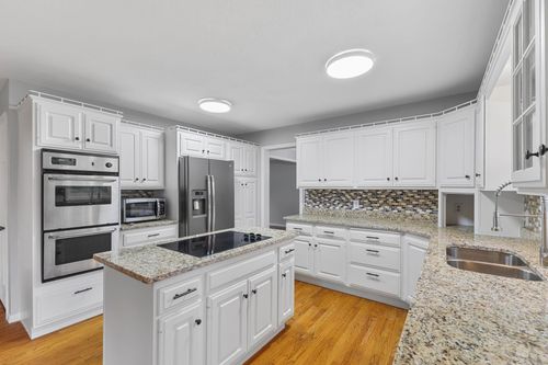 1900 Vernon Dr S, Minnetonka, MN, 55305-2542 | Card Image