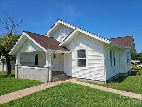 1704 16th St Ne, Hickory, NC, 28601-2818 | Card Image