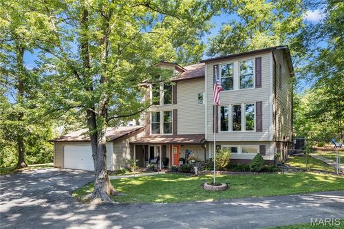 11 Hickory Hollow Ln, Fenton, MO, 63026-4503 | Card Image