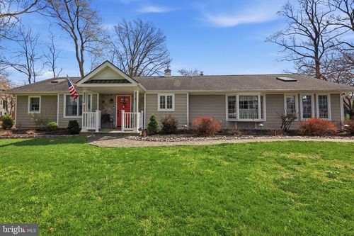 2 Simpson Dr, YARDLEY, PA, 19067-4010 | Card Image