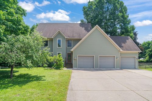 10905 35th Pl N, Plymouth, MN, 55441-2457 | Card Image