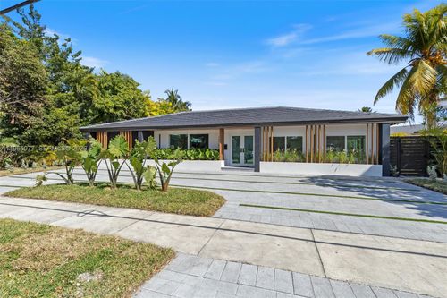 19721 Ne 23rd Ave, Miami, FL, 33180-2138 | Card Image