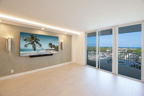 404-1 Las Olas Cir, Fort Lauderdale, FL, 33316-1604 | Card Image
